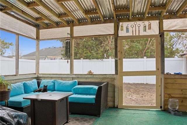 3805 Tiffany LN, Virginia Beach, VA 23456