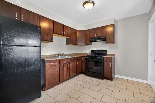 27 164th Place, Calumet City, IL 60409