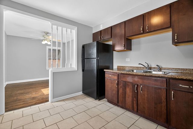 27 164th Place, Calumet City, IL 60409