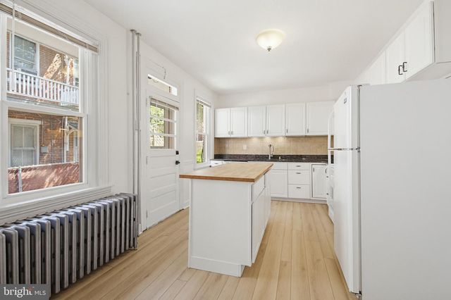 556 W ORANGE ST, Lancaster, PA 17603