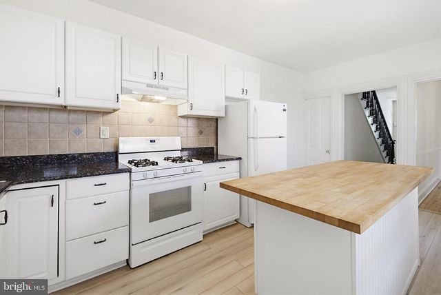 556 W ORANGE ST, Lancaster, PA 17603