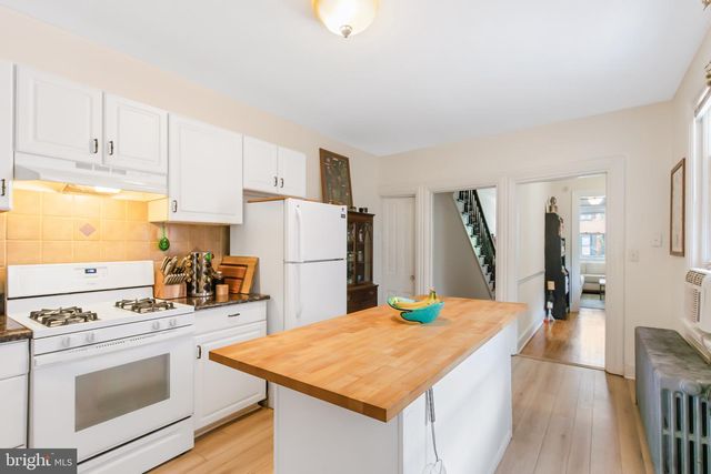 556 W ORANGE ST, Lancaster, PA 17603