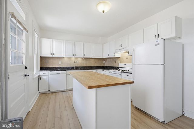 556 W ORANGE ST, Lancaster, PA 17603