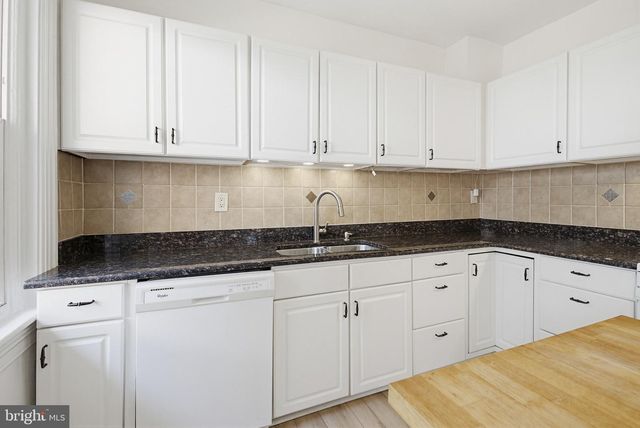 556 W ORANGE ST, Lancaster, PA 17603