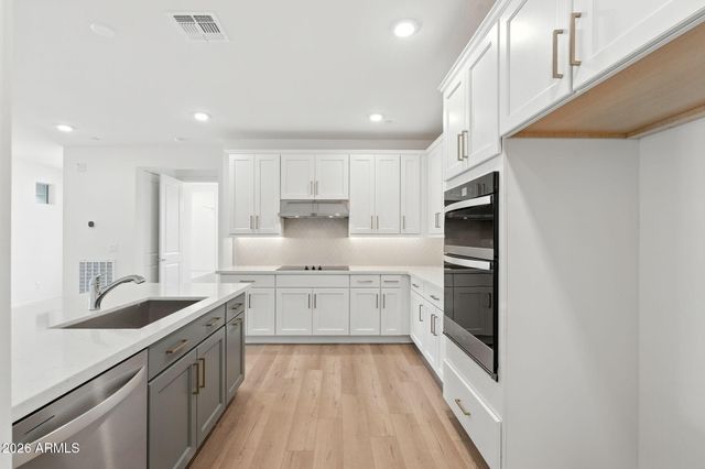 2121 W SONORAN DESERT Drive 67, Phoenix, AZ 85085