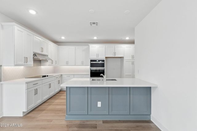 2121 W SONORAN DESERT Drive 67, Phoenix, AZ 85085