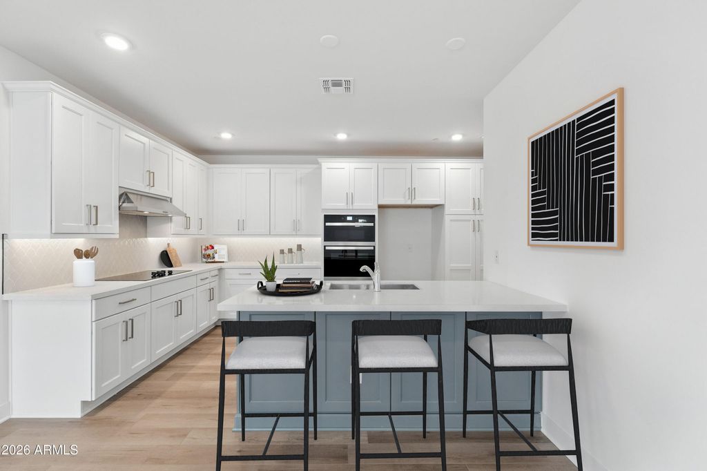 2121 W SONORAN DESERT Drive 67, Phoenix, AZ 85085