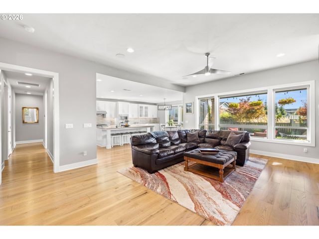 5842 Se PROVENCE St, Hillsboro, OR 97123