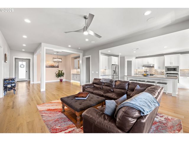 5842 Se PROVENCE St, Hillsboro, OR 97123