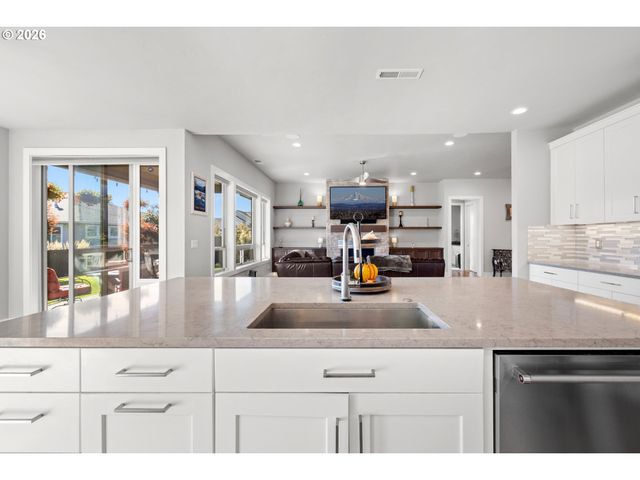 5842 Se PROVENCE St, Hillsboro, OR 97123