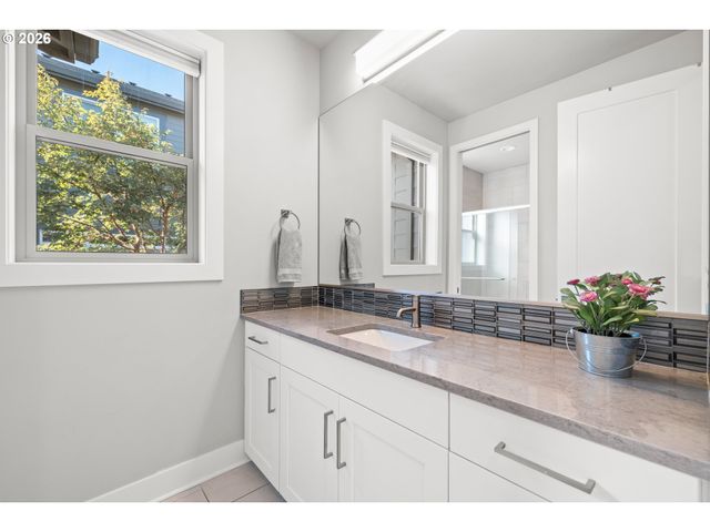 5842 Se PROVENCE St, Hillsboro, OR 97123