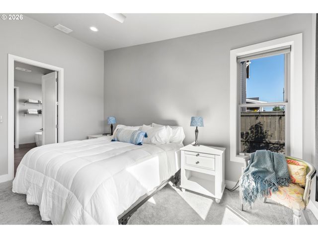 5842 Se PROVENCE St, Hillsboro, OR 97123