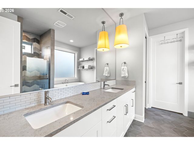 5842 Se PROVENCE St, Hillsboro, OR 97123