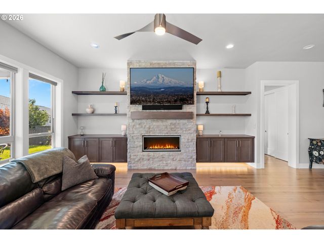5842 Se PROVENCE St, Hillsboro, OR 97123