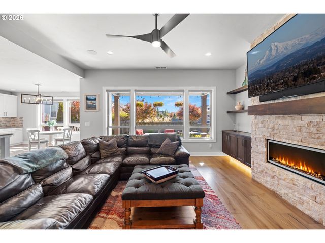5842 Se PROVENCE St, Hillsboro, OR 97123