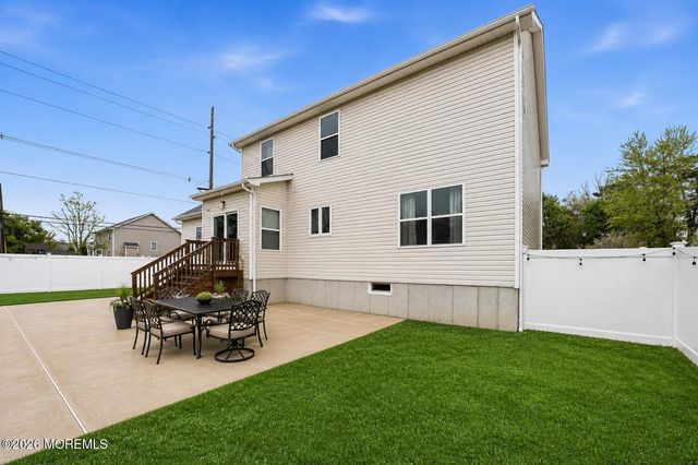 1 Prairie Lane, Bayville, NJ 08721