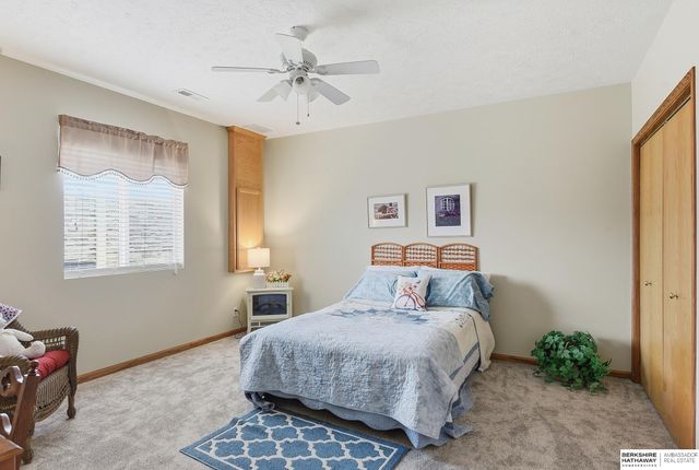 15512 Parker Street, Omaha, NE 68154