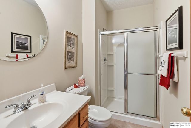 15512 Parker Street, Omaha, NE 68154