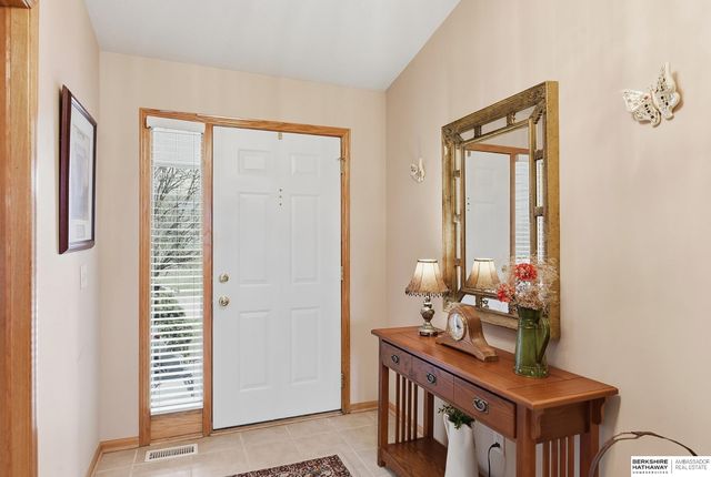 15512 Parker Street, Omaha, NE 68154