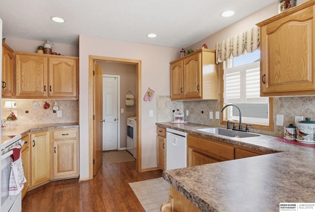 15512 Parker Street, Omaha, NE 68154