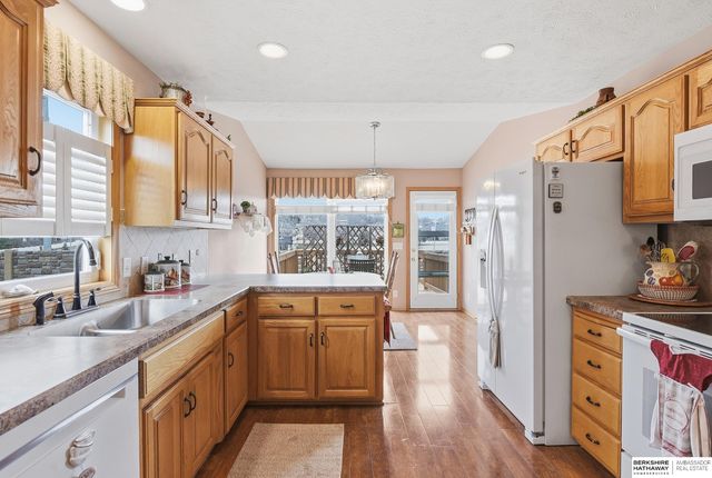 15512 Parker Street, Omaha, NE 68154