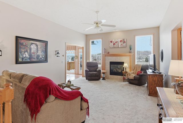 15512 Parker Street, Omaha, NE 68154