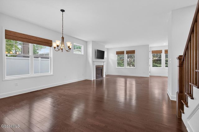 7 McKenzie Way, Saratoga Springs, NY 12866