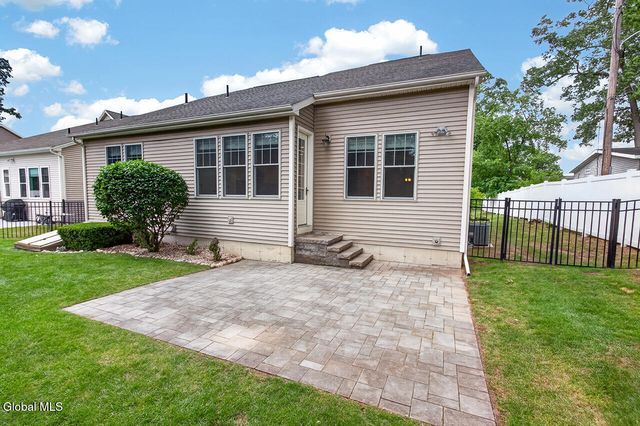 7 McKenzie Way, Saratoga Springs, NY 12866