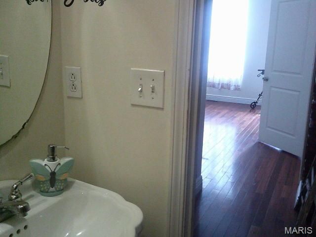 3878 Marine Avenue, St Louis, MO 63118