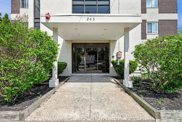 245 Lafayette Street 1H, Salem, MA 01970