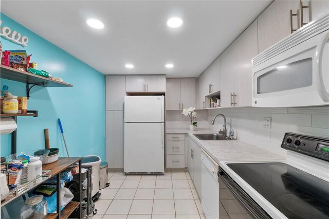 7750 W Mcnab Road 203, Tamarac, FL 33321