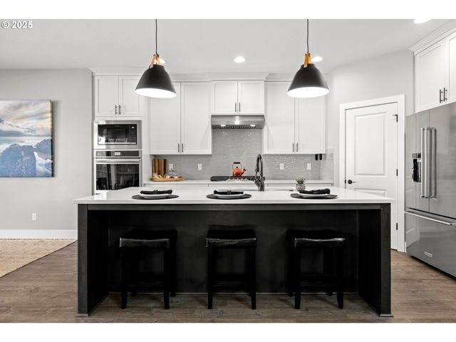 15754 Sw VANDERWOOD Ave, Portland, OR 97224