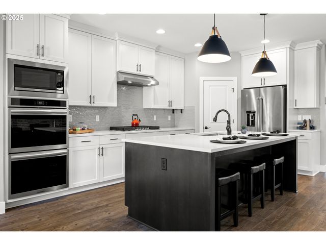 15754 Sw VANDERWOOD Ave, Portland, OR 97224