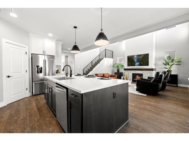 15754 Sw VANDERWOOD Ave, Portland, OR 97224