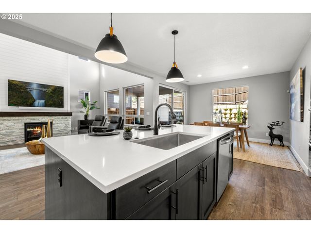 15754 Sw VANDERWOOD Ave, Portland, OR 97224