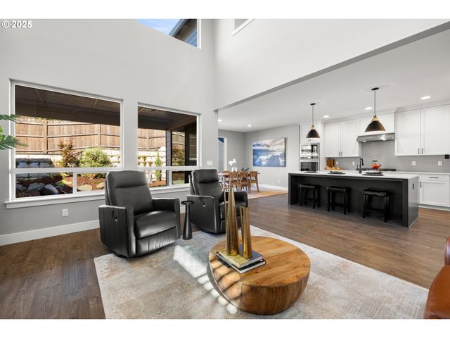 15754 Sw VANDERWOOD Ave, Portland, OR 97224