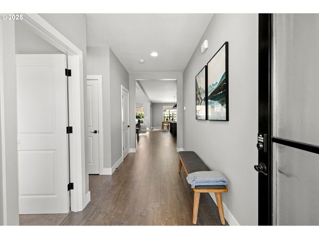 15754 Sw VANDERWOOD Ave, Portland, OR 97224