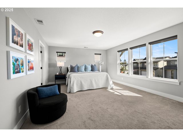 15754 Sw VANDERWOOD Ave, Portland, OR 97224