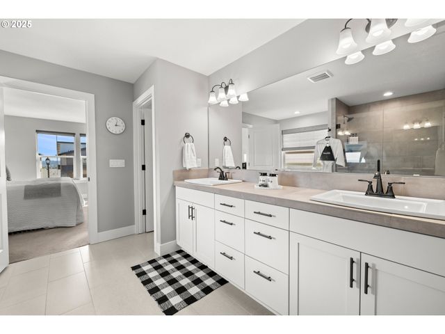 15754 Sw VANDERWOOD Ave, Portland, OR 97224