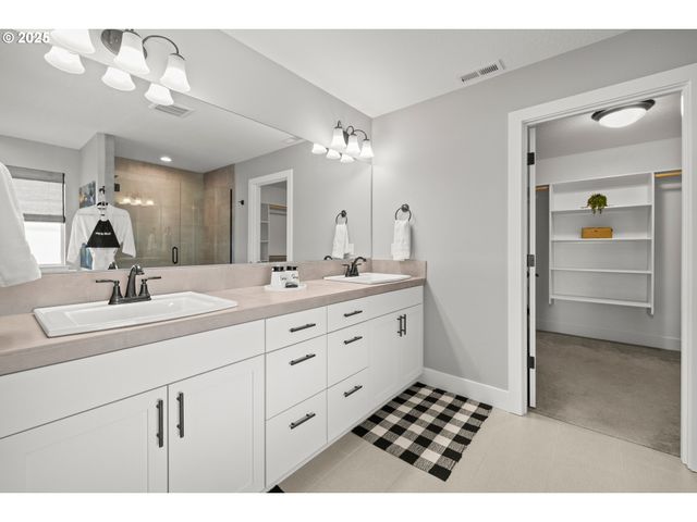 15754 Sw VANDERWOOD Ave, Portland, OR 97224