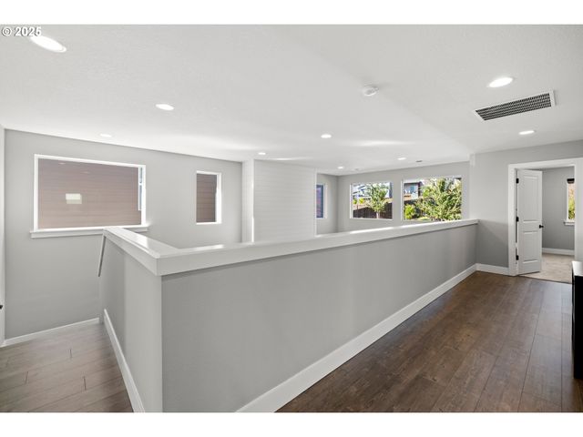 15754 Sw VANDERWOOD Ave, Portland, OR 97224