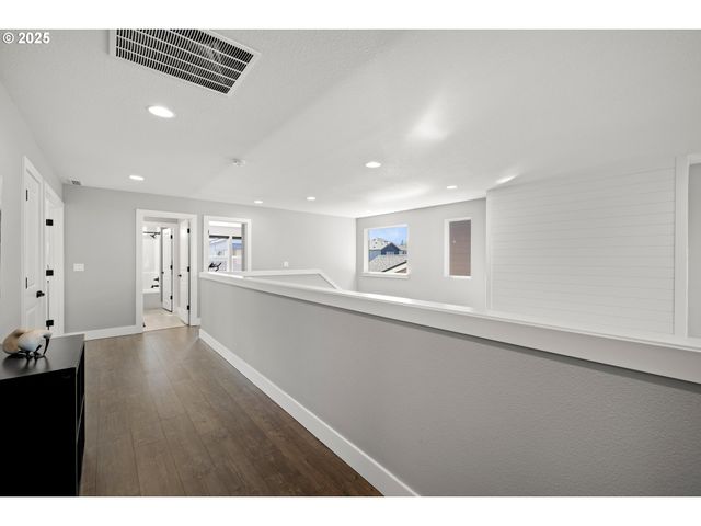 15754 Sw VANDERWOOD Ave, Portland, OR 97224