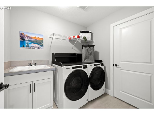 15754 Sw VANDERWOOD Ave, Portland, OR 97224