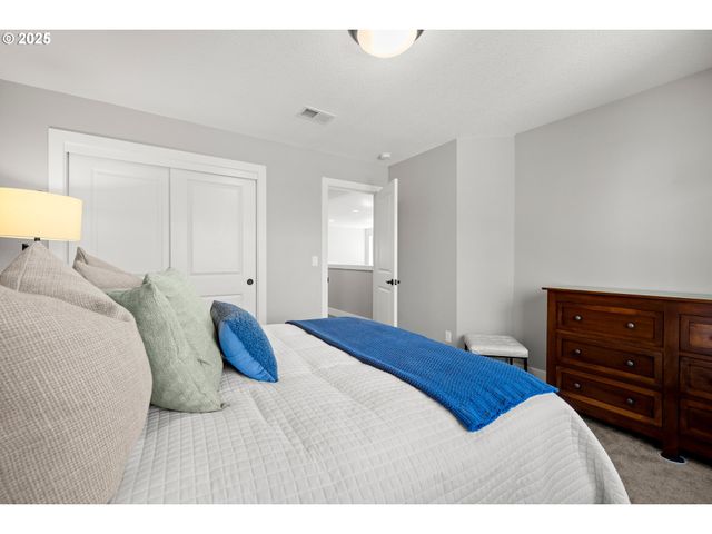 15754 Sw VANDERWOOD Ave, Portland, OR 97224