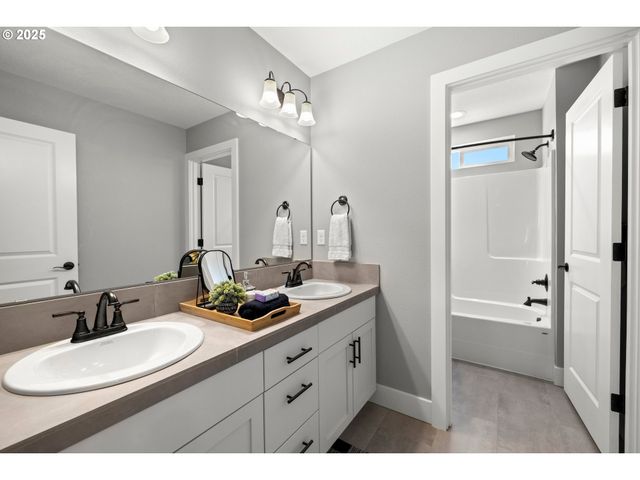 15754 Sw VANDERWOOD Ave, Portland, OR 97224