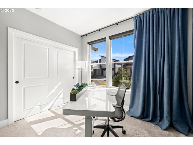 15754 Sw VANDERWOOD Ave, Portland, OR 97224