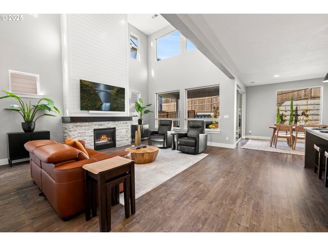 15754 Sw VANDERWOOD Ave, Portland, OR 97224