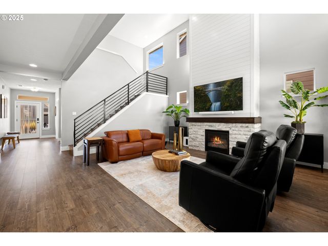 15754 Sw VANDERWOOD Ave, Portland, OR 97224