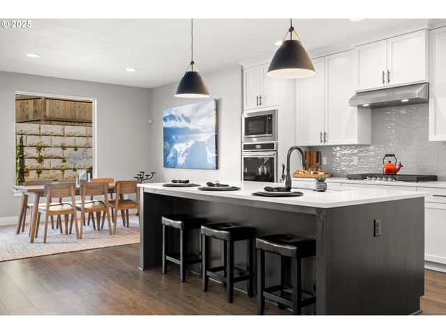 15754 Sw VANDERWOOD Ave, Portland, OR 97224