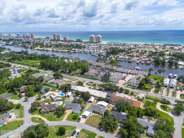 8504 N Lagoon Drive, Panama City, FL 32408